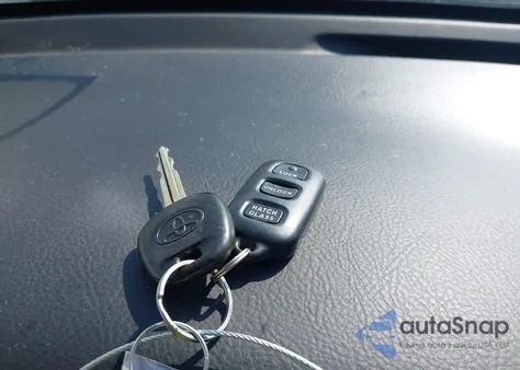 2006 Toyota Matrix Xr z USA, uszkodzony, nr VIN 2T1LR30EX6C552426